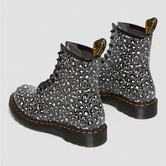 NWOT- Dr. Marten 1460 WOMEN'S LEOPARD SMOOTH LEATHER LACE UP BOOTS Size 6 - Picture 3 of 8